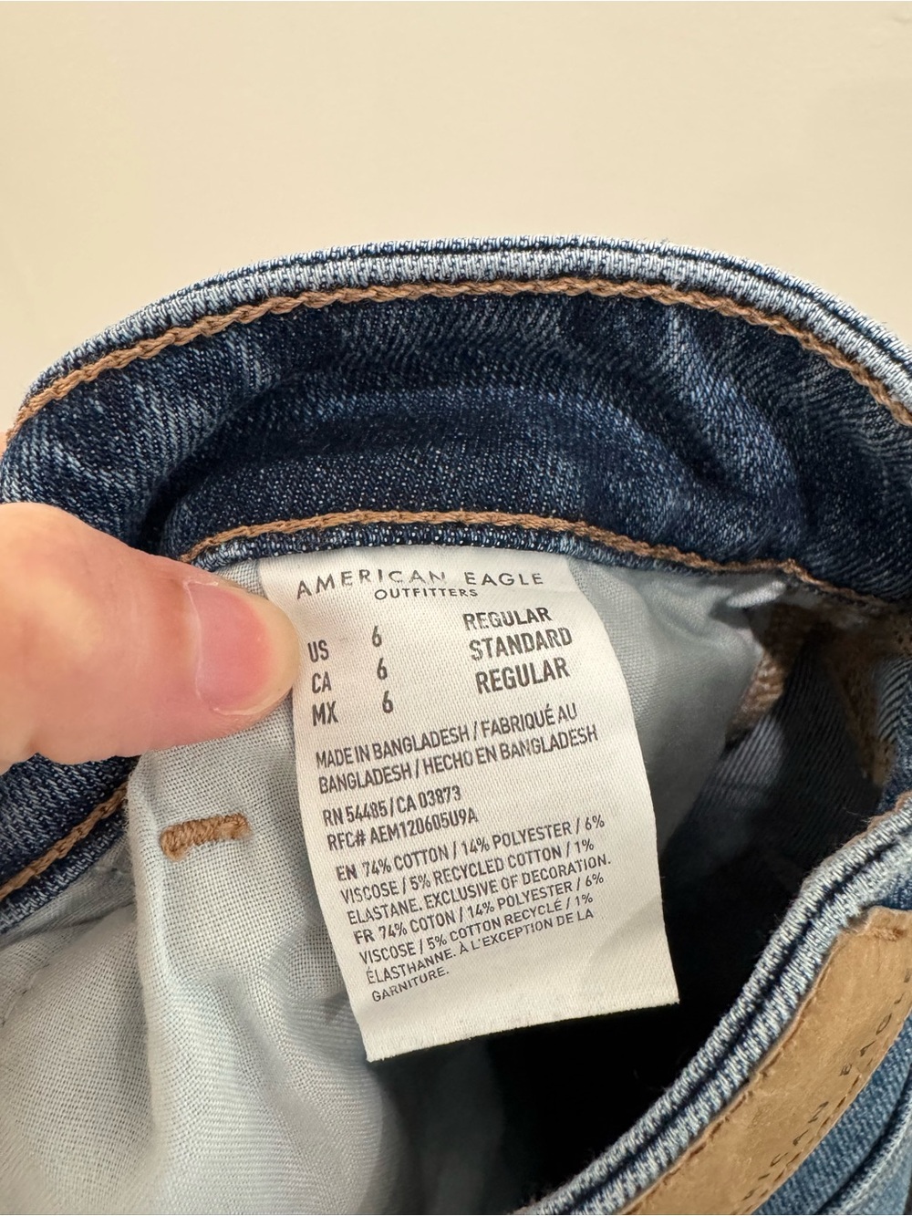 American Eagle Stretch Mom Jean Classic Blue High Rise Jeans Size 6 - Picture 9 of 10